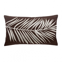 Palm frond flutter against the devet set in colors of white, ivory, pebble, sand, inviting you to sink back into laid-back luxury. The trendy tonal engineered print on 300 thread count cotton sateen creates one continuous leaf across two shams. Duvet and shams are finished in self fabric micro-flange, and reverse to solid pebble.