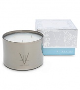Experience the scent of oceanic nuances blended with black currant, green palm and white jasmine. Created from all-natural beeswax combined with unique botanical waxes and the rarest and most seductive fine fragrance oils from around the world. Presented in nickel-finished glass. Burn time, 150 hours. 19.5 oz. 