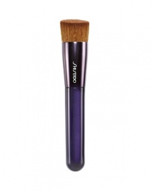 Finally, a foundation brush for use with all formulations - liquid, cream or powder. Shiseido's innovative technology combines with traditional Japanese brush-making techniques to create the perfect foundation finish. Excellent pick-up of all types of formulas for a uniform application and impeccable finish. Gently tapered strands create an angled slant that best allows bristles to reach all facial contours. Short handle allows for precise control during application and portability for travel.