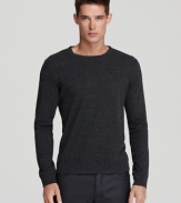 Perfect paired with jeans or shorts, this long-sleeve crewneck tee brings casual style to your every day.