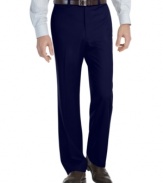 Offering a flat front and a modern fit, these smooth dress pants from Calvin Klein provide the perfect complement to your workweek wardrobe.