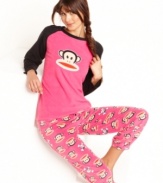 Paul Frank's Julius Print top and Skull pajama pants features a large Julius logo applique on the top with smaller logos and skulls all-over the full-length pants. With contrasting black sleeves, this cute set is sure to keep you comfy and cozy.
