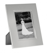 Absolutely timeless, the silver-plated Lismore Bead picture frame recalls special memories in quintessential Waterford style. With delicate beaded detail at inner edge. (Clearance)