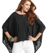 Total drama! Voluminous poncho sleeves spread like wings on this swoon-worthy top from Jessica Simpson. Pair the piece with white-wash skinny jeans for casual style that goes big!