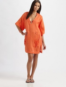 A relaxed-yet-customizable fit thanks to drawstring details. In short, the perfect coverup.Plunging v-neckKimono sleevesFront pocketsDrawstring waistLinenMachine washImported