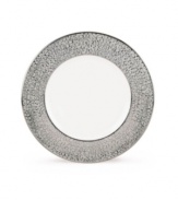 Velvet skies filled with glittering stars. The cacophony of crickets, your very own symphony. The whimsical pattern decorating the June Lane accent plate makes dinner at eight a magical experience.