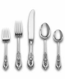 The traditional rose point design found in the wedding veils of queens and princesses is eloquently captured in this stunning sterling silver cream soup spoon.