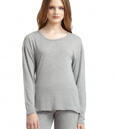 THE LOOKRoundneckPullover styleLong sleevesLonger curved back hemTHE FITAbout 24 from shoulder to hemTHE MATERIALCotton/rayonCARE & ORIGINMachine washImported