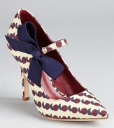 A sweet ribbon details these Tory Burch pumps, boasting a pointed toe and a pretty print.