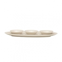 Accented with tonal contrast banding, this set is modern and sleek. Urban luxury at its most elemental.