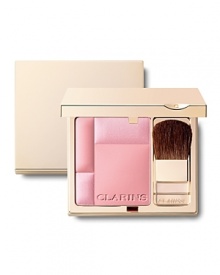 This soft mineral blush powder glides perfectly over skin and blends naturally and evenly. Each luminous shade is accompanied by a complementary trio to highlight cheekbones with an immediate and natural-looking glow.