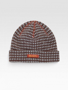 A warm, two-toned print pattern is neatly woven and accented with a small logo patch for a signature finish.Viscose/polyamide/lambswool/cotton/cashmere/cash-angoraDry cleanImported