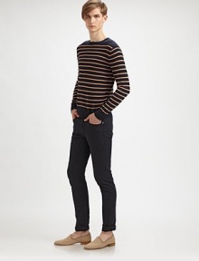 Modern wardrobe essential exudes confidence and effortless style, woven in fine wool.CrewneckRibbed collar, cuffs and hemWoolMachine washImported