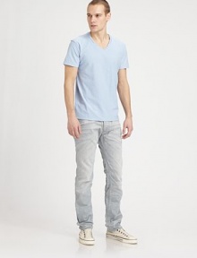 Slim-fitting silhouette, in a uniquely distressed, light-wash for a completed casual feel.Five-pocket styleInseam, about 33CottonMachine washImported