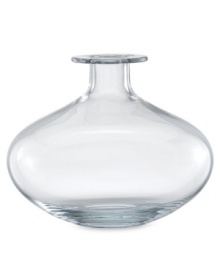 With a versatile style that'll stay fresh, the Hydrangea Pia vase by kate spade is a smart, easy update for any space. Bouquets of any color pop against clear glass with exaggerated curves. With a versatile style that'll stay fresh, the Hydrangea Pia vase by kate spade is a smart, easy update for any space. Bouquets of any color pop against clear glass with exaggerated curves.