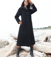 Get full coverage from the elements in Jones New York's petite maxi coat. A sumptuous wool-alpaca blend fabric adds an extra-soft touch.