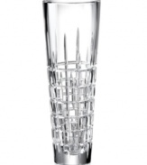 Create a stir with the classic linear cut and striking crystal elegance of the Cocktail Party bud vase. Even the simplest blooms flourish with luxe Lauren Ralph Lauren style.