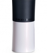 Light master make-up primer creates a mirror-like veil for an optical modeling effect by maximizing the cheekbones and arches of the face while toning down uneven zones. This primer contains a Micro-fil™ pearl that changes colors according to how it reflects light. It optically models skin contours by illuminating and shaping, leaving the complexion fresh and vibrant. 