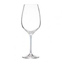 Inspired by the New York skyline, this cosmopolitan stemware is dusted in platinum, evoking the glittering lights of the city that never sleeps.