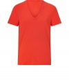 With a cool cut in soft cotton, Closeds V-neck tee is a modern take on this must-have essential style - V-neckline, short sleeves - Slim fit - Wear with a pullover, jeans and lace-ups