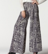 A nineties fave, these Bar III printed palazzo pants are a stylish retro addition to any fashion-obsessed wardrobe!