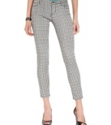 In a cheeky gingham plaid, these GUESS cropped skinny pants reference retro-chic!