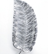 Serve large entrees like grilled fish, steak and pork chops in natural splendor with this radiant aluminum Leaf platter. With a realistic texture and stem that evoke life outside your window.