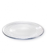 The road less-traveled is paved with polka-dots. Ease and elegance are the cornerstones of a perfect meal. Breathe new life into your entertaining style with the Larabee Road cake plate. Measures 12.