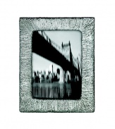 It's metal artistry with a New York edge- display your favorite memories in this hand-cast aluminum frame for a distinctive touch to any home display.HandmadeAluminum alloyImported