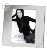 Display your favorite moments with the Love Knots 5x7 frame. Only Vera Wang could capture elegance so gracefully and tie it up with a bow.