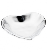 Pretty and polished, the Organics heart bowl from Lenox is simply irresistible in bright aluminum with a subtle textured surface. Use for snacks, potpourri, jewelry and more!