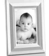 The picture of elegance, this Beveled frame looks perfectly polished in timeless silver plate from Martha Stewart Collection.