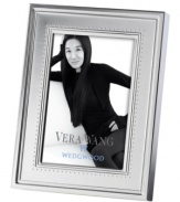 Romance weds modern sensibility in bridal designer Vera Wang¿s exquisite collaboration with Wedgwood. Echoing the decorative touches that transform a bridal gown, Grosgrain¿s collection is adorned with a textured border reminiscent of the intricate grosgrain trim on her famous dresses.