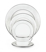 Wink at tradition. The Bonnabel Place bread and butter plate gives classic paisley china a modern makeover. Play with patterns and textures to fashion a rich, luxurious look of your own.