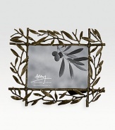 Symbolizing peace and harmony, the olive branch and its gracefully shaped leaves intertwine to form a striking cast metal frame.From the Olive Branch Collection Oxidized metal Fits a 5 X 7 photo Overall: 11¼ X 9 Imported