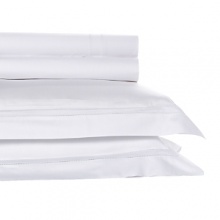 Embellished with double rows of ajour pulled-thread embroidery, this sublimely refined sheet sheet seamlessly blends with a range of décors and styles. Embellished with double rows of ajour pulled-thread embroidery, this sublimely refined sheet sheet seamlessly blends with a range of décors and styles.