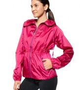 This lightweight Ideology jacket is made from sporty, breathable fabric to offer comfort for your workout!