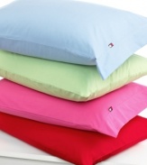 Surround yourself with comfort. This Tommy Hilfiger sheet set is crafted in an extra soft cotton/polyester blend that keeps you cozy. Color options range from soft palettes to deep tones to suit any style.