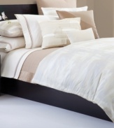 These Galleria pillowcases from Hugo Boss turn your bed into an oasis of tranquility. 350-thread count cotton sateen fabric provides endless comfort, while baratta stitch embroidery adds a layer of sophistication.