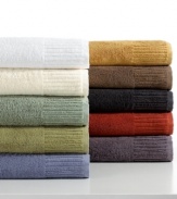 A riveting spectrum of color, the Resort tub mat from Calvin Klein features fashionable hues set in luxurious Egyptian cotton. Attractive tufted stripes along the hem add subtle dimension. Coordinate with any bath accessories to create an invigorating bathroom retreat.