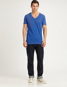 A classic pair of dark wash denim in a straight-leg style with traditional details.Five-pocket styleZip flyInseam, about 32CottonMachine washMade in USA