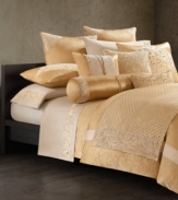 Taking inspiration from the historic Eastern Silk Road, this Natori Gobi Palace sheet is made with luxurious  400-thread count Natoricotton(™).