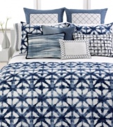 This Vera Wang king duvet cover features a button closure, knife edge details and tie-dye print that brings abstract dimensions to your bedroom.