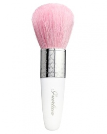 The Meteorites Brush mixes all the different shades into separate color harmonies, creating a genuine veil of perfection for a women's face. This soft-bristle brush picks up just the right amount of powder for a flawless finish. The Meteorites Brush mixes all the different shades into separate color harmonies, creating a genuine veil of perfection for a women's face. This soft-bristle brush picks up just the right amount of powder for a flawless finish.
