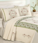 This Adele bedspread is blooming with floral details, delicate embroidery and a quilted cotton texture for an intricate look.