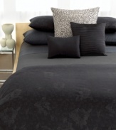 Finish your Calvin Klein bed with a touch of luxury. The Gardenia fitted sheet features 220-thread count combed cotton percale. Choose from solid or printed.
