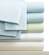 Featuring pure cotton sateen in an ultra-luxurious 800 thread count, the Regal sheet set is fit for any king (or queen!)