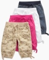 Short on length, long on style. These skimmer pants from So Jenni are the perfect alternative when it's just a little too chilly for shorts.