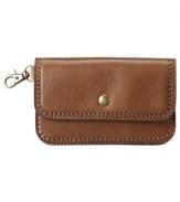 Add a vintage vibe to your everyday accessorizing with this go-anywhere design from Fossil. Crafted from sumptuous leather with exquisite detail stitching, it boasts plenty of interior compartments to keep cash, receipts and coins safely stowed.