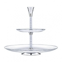 This two-tiered cake stand turns every tea and coffee time into a special occasion. Elegant and functional, it can be used either traditionally for chocolates and fruit or as a purely decorative display. It consists of five parts, including two glass plates that are food safe. The 600 crystals in the central column and the fully cut crystal top part with 24 facets make this a truly unique home accessory.